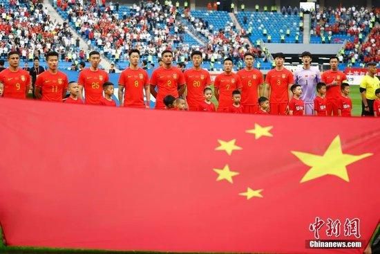你如何评价利物浦现在的状态？滕哈赫：“他们在联赛中排名第一，在英超这样艰难的联赛中，能做到这一点，说明他们表现得非常好。